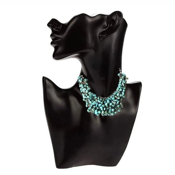 Turquoise colored chipped stone bead necklace - Picture 2 of 4